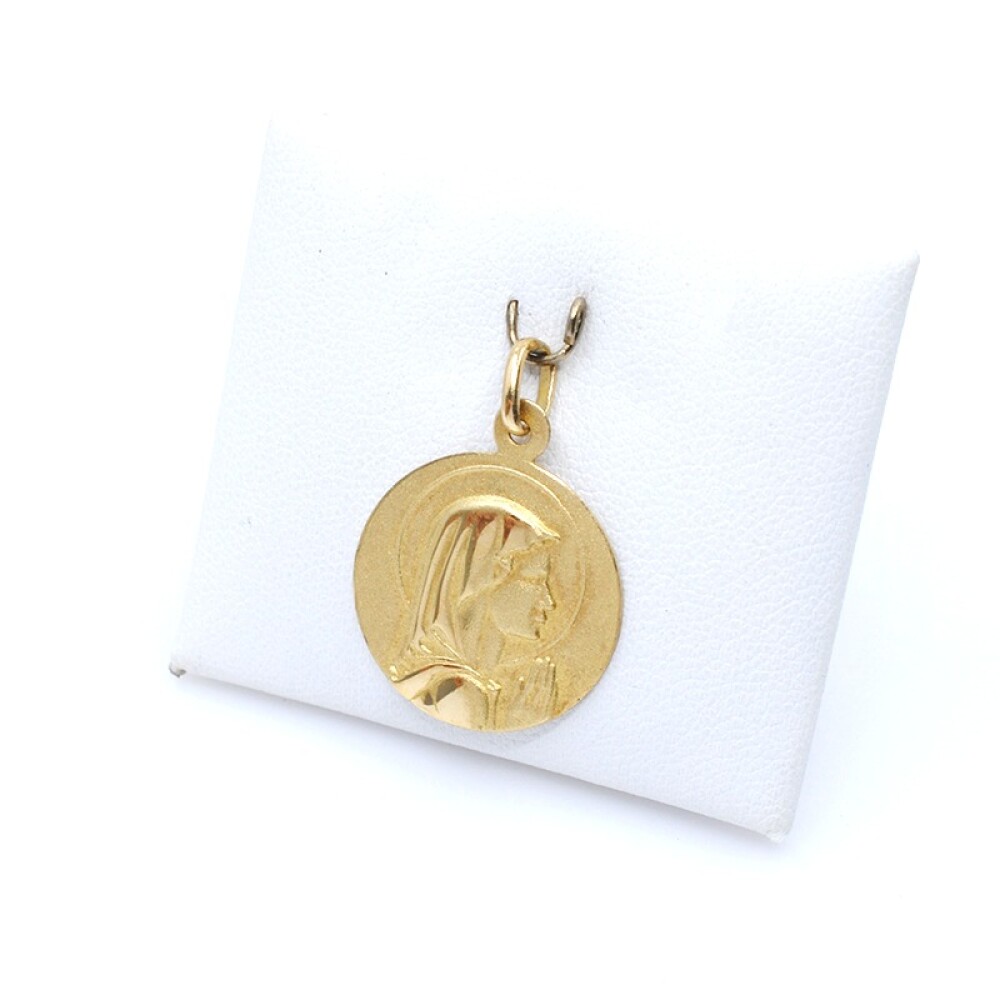 Medalla en oro 18k amarillo, con virgen. Diámetro 18mm Medalla en oro 18k amarillo, con virgen. Diámetro 18mm