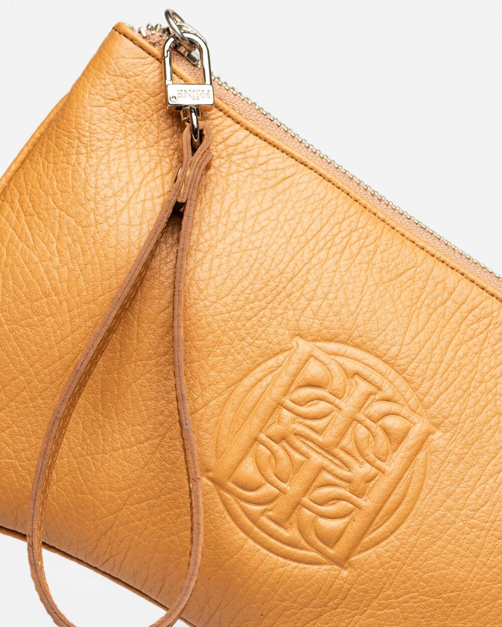 Sobre The Essential en cuero graneado Cuoio