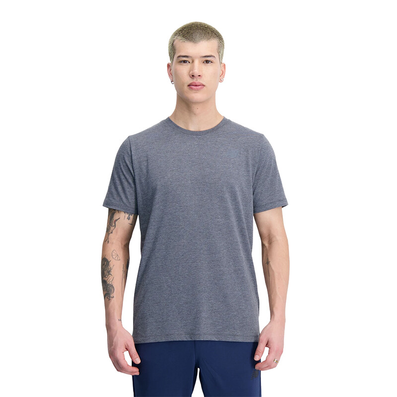 Remera New Balance Tenacity Gris