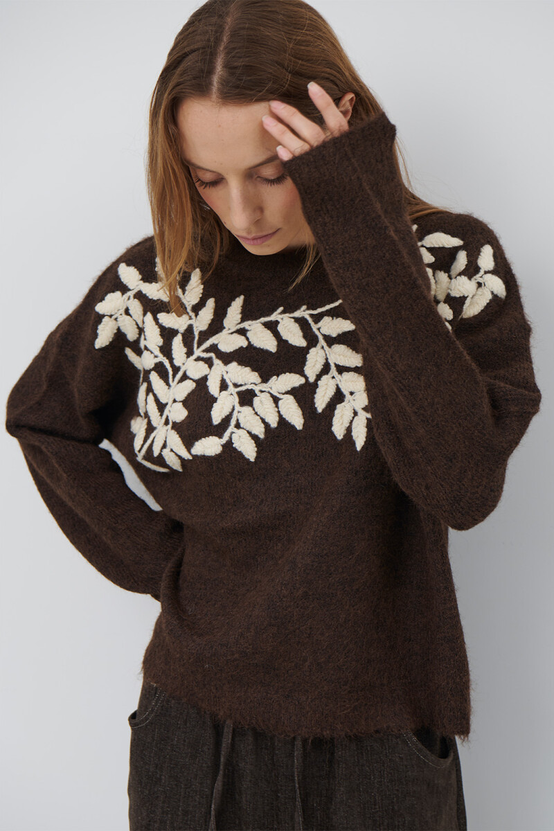BUZO BORDADO FLOR MARRON