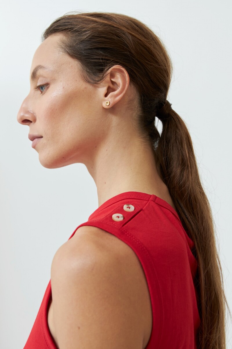 Musculosa con botones en hombros rojo