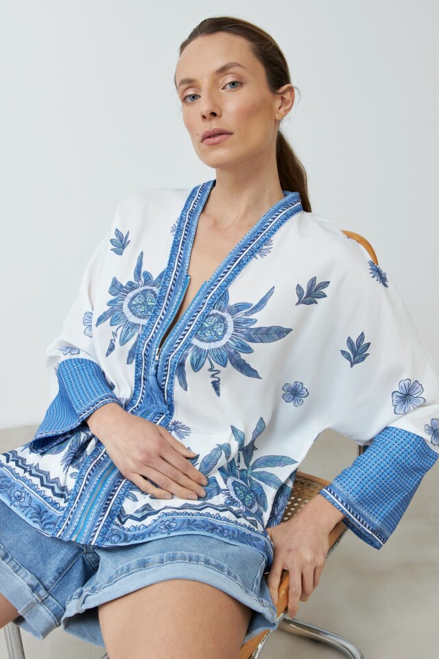 Kimono estampado con cierre azul