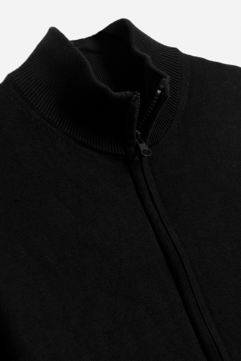 Campera liviana con cierre NEGRO
