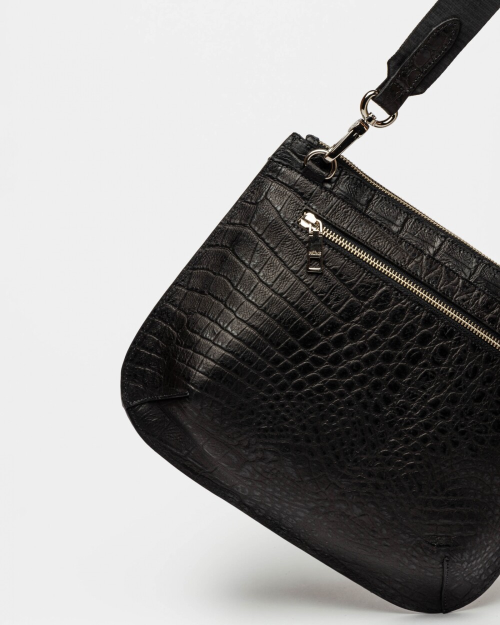 Bandolera Mia En Cuero Grabado Croco Negro