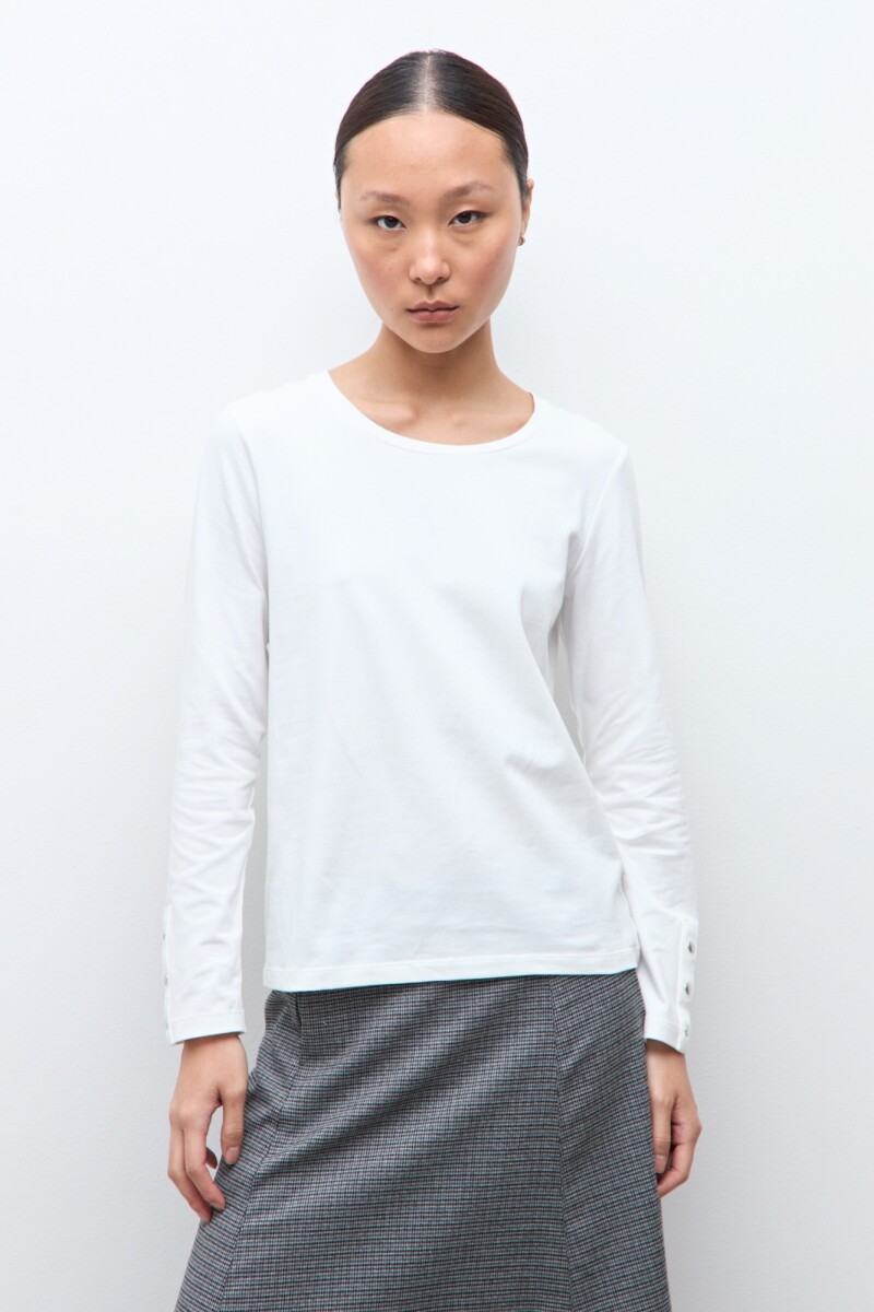 Remera con botones en puños blanco