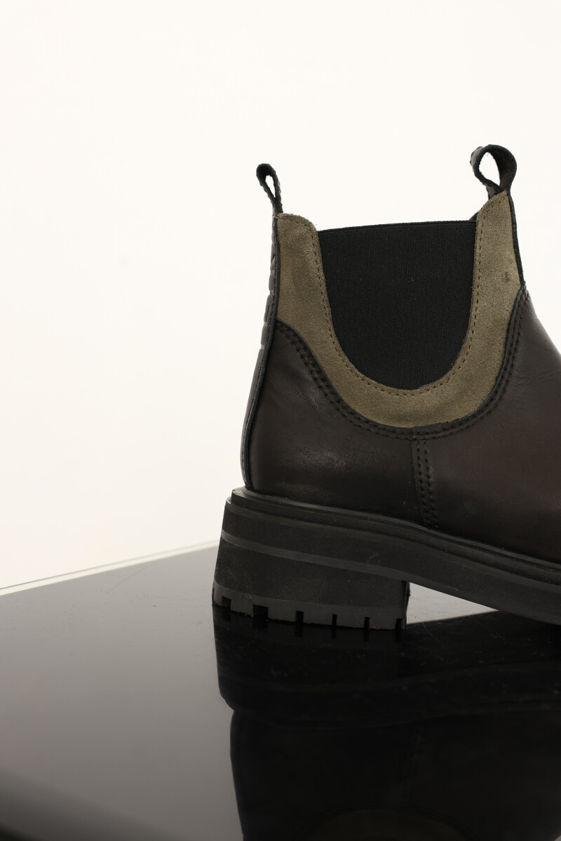 Bota Bosquera Negro/Verde