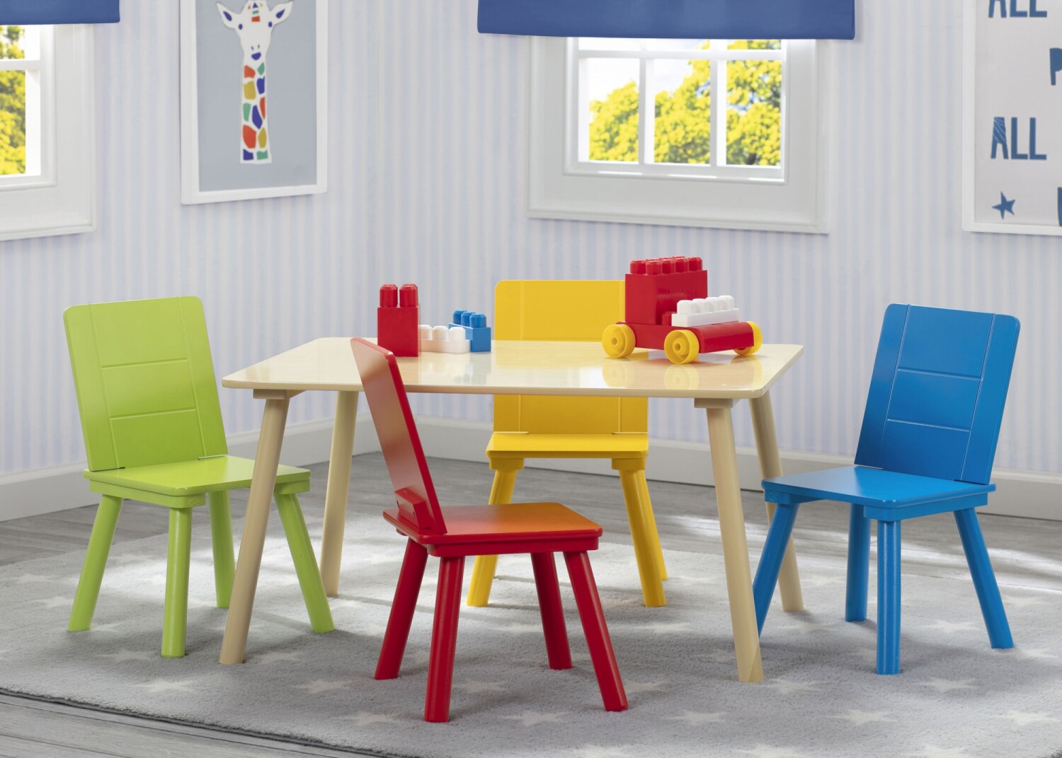 Mesas y sillas para niños