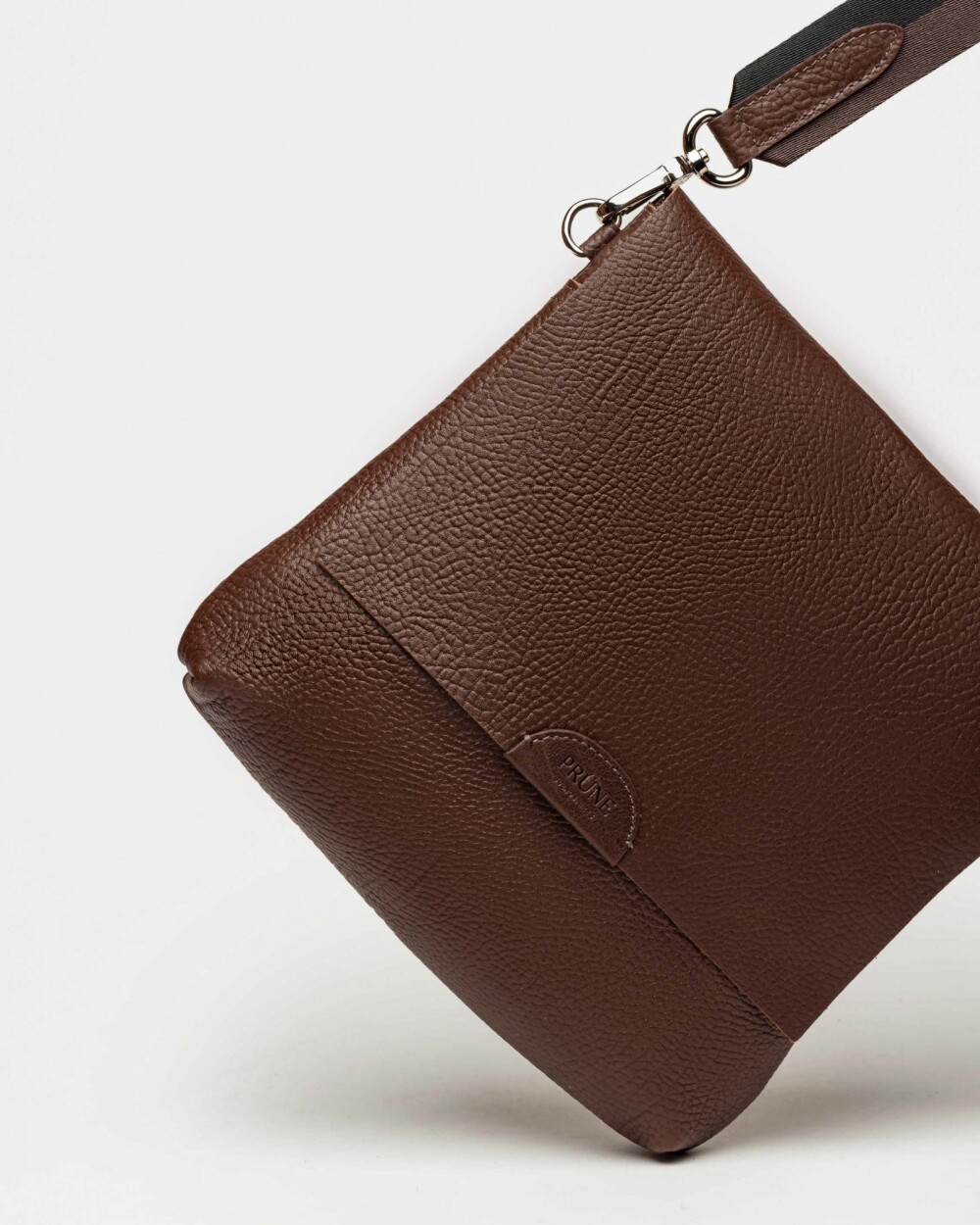 Bandolera Olivia En Cuero Graneado Bufalo Waxy Chocolate Niquel