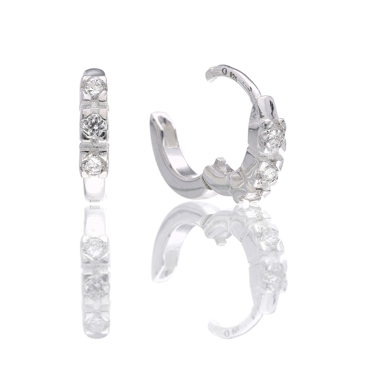 Par de aros de plata 925 con Diamante de Laboratorio de 0.21 cts. 