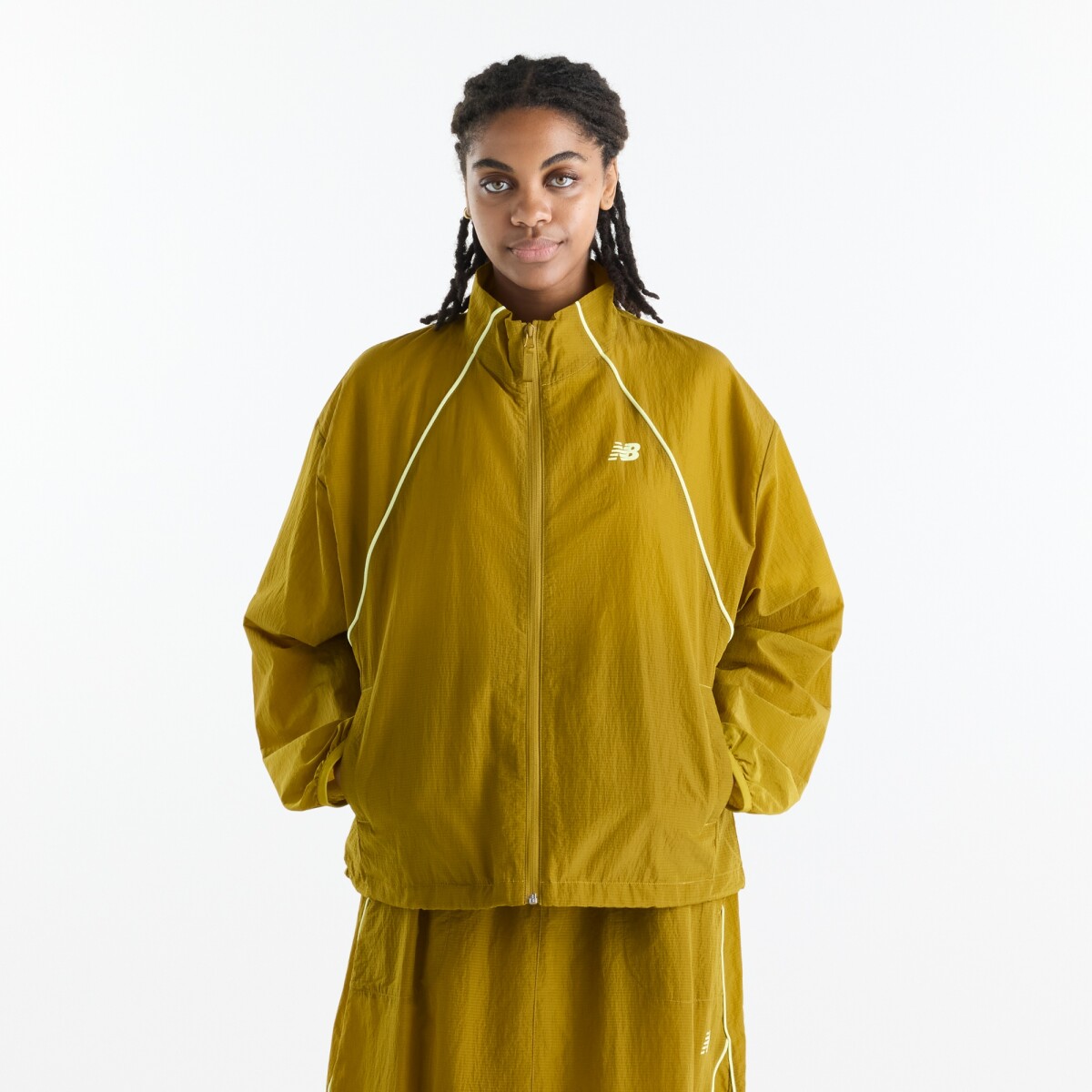 Campera New Balance de Dama - Sport Legacy - WJ6113KSBIL - MUSTARD 