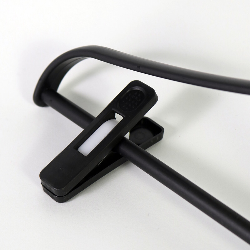 PERCHA PLAST NEGRO C/GANCHO 40X22CM Unica