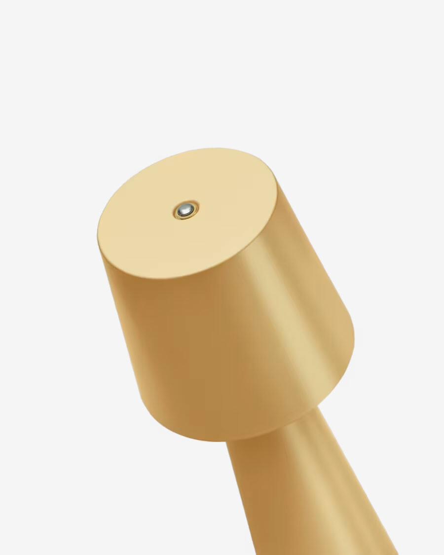 Lámpara de mesa Arenys pequeña de metal con acabado pintado dorado