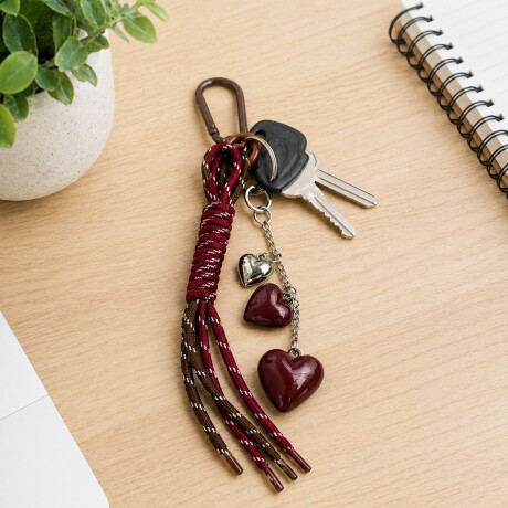 Llavero con Corazón y Cuerdas Rojo