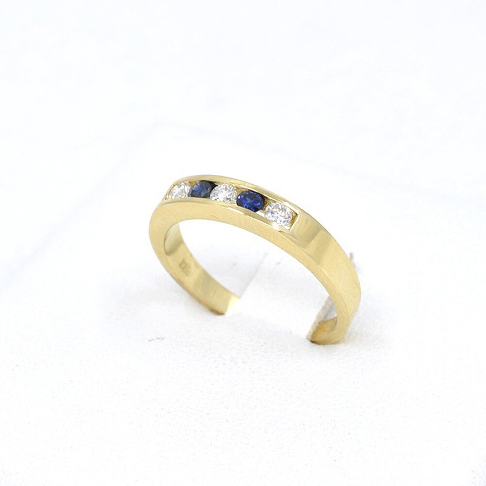 Anillo En Oro 18K Con Zafiros Y Brillantes Anillo En Oro 18K Con Zafiros Y Brillantes