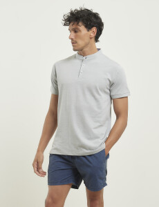520304 REMERA NAVIGATOR Gris Medio