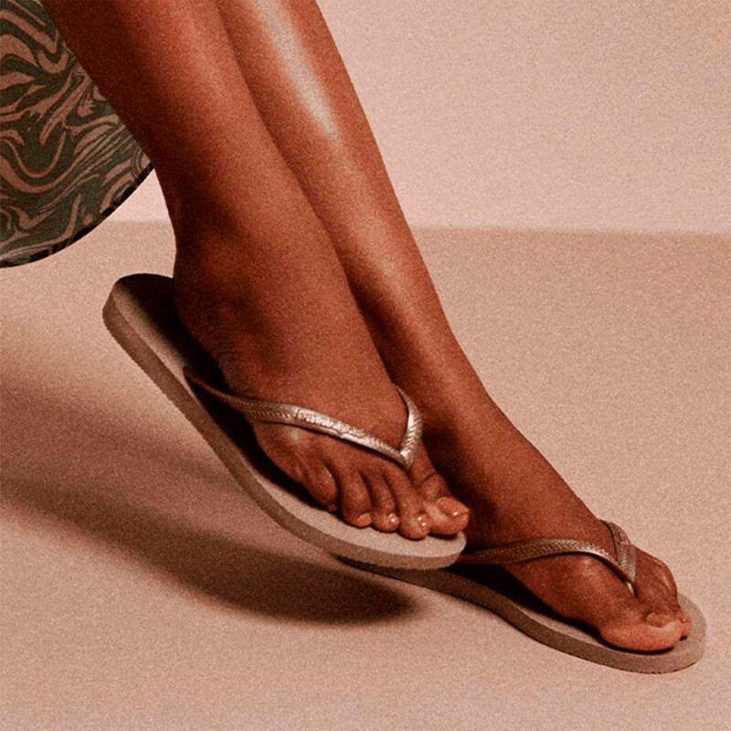 Ojota de Mujer Havaiana Slim Tira Fina Dorado