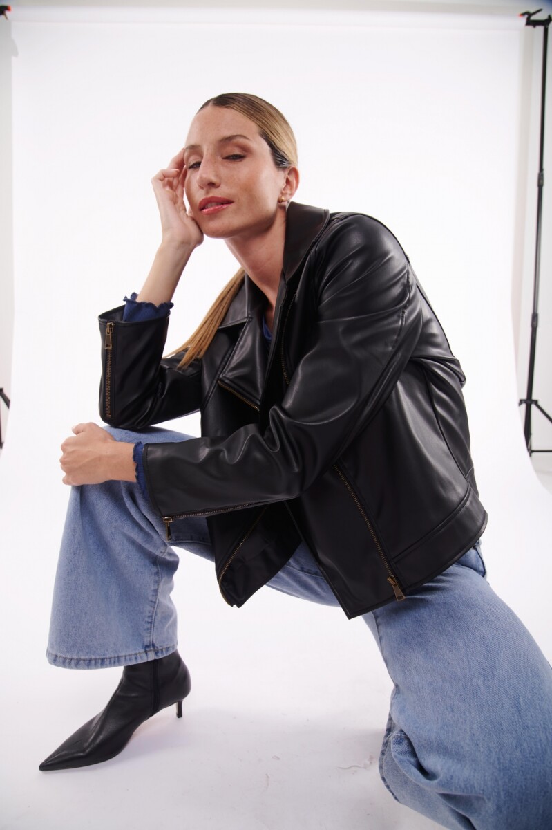 CAMPERA CUERINA VICTORIA NEGRO 