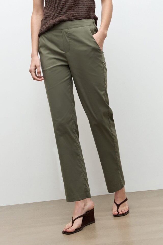 Pantalon recto verde oliva