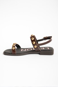 Sandalias De Cuero Con Tachas Chocolate
