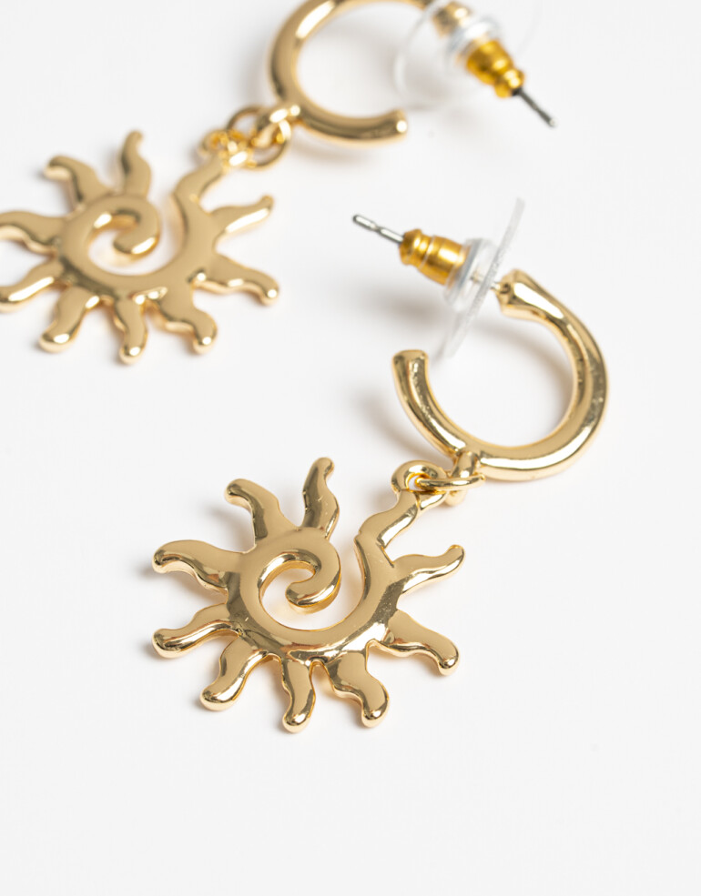 Aros Argollas Metal Argollas Con Dije De Sol Bañado En Oro - Dorado
