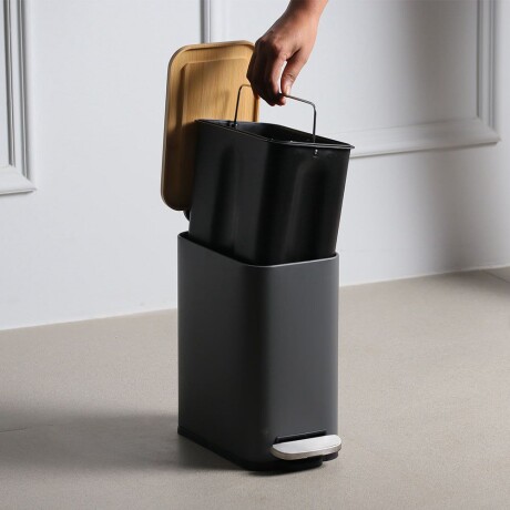 Papelera C/Pedal 5 Lts Alto 22cm x Ancho 17cm Papelera C/Pedal 5 Lts Alto 22cm x Ancho 17cm