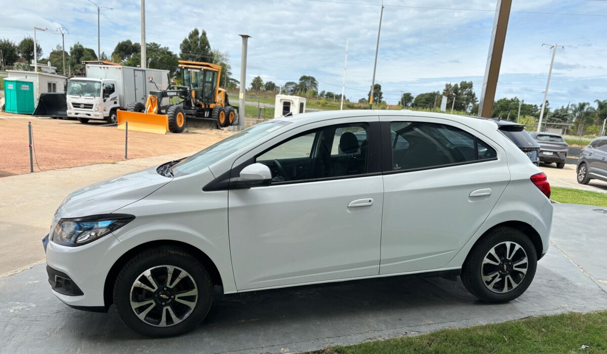 Chevrolet Onix LTZ AT - 2014 Chevrolet Onix LTZ AT - 2014