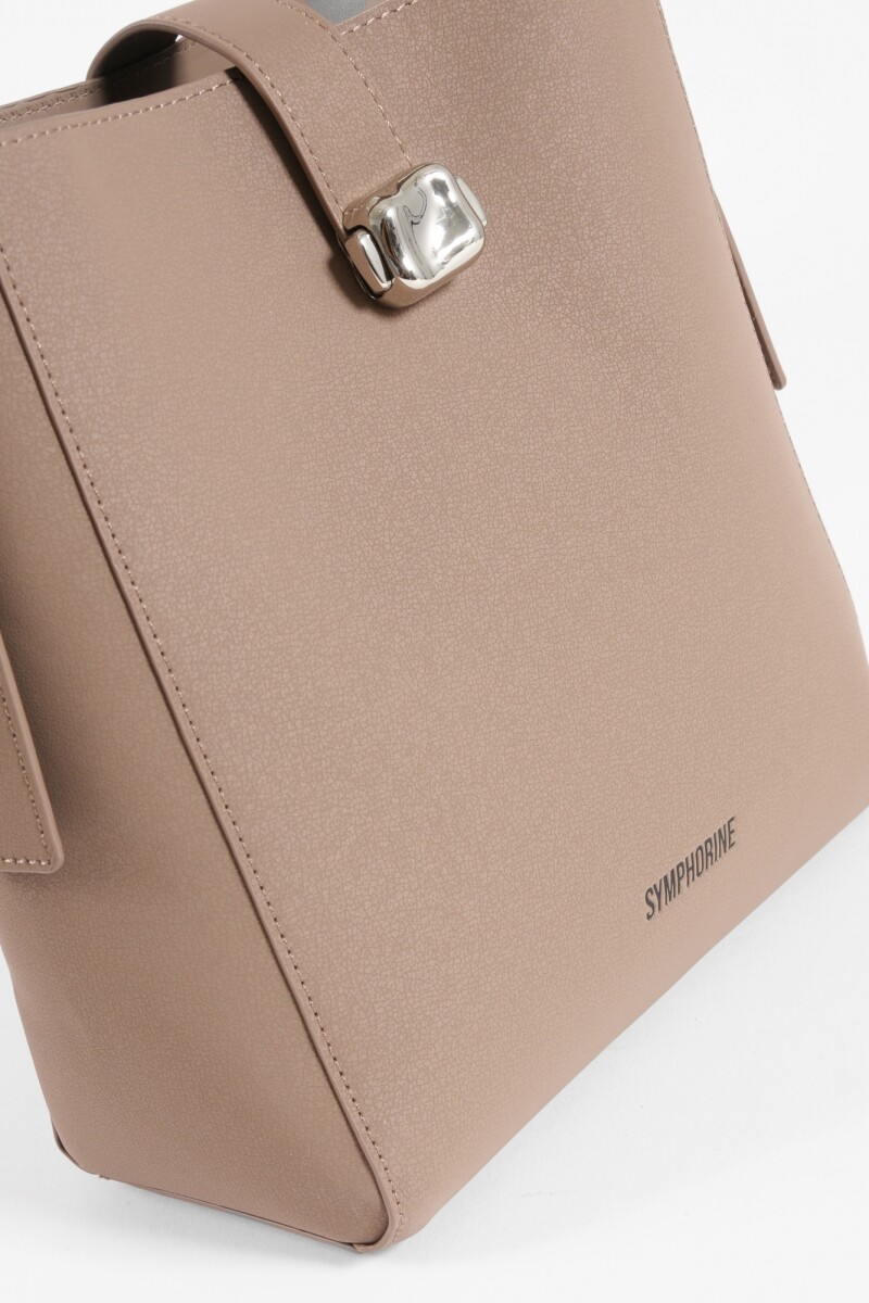 Cartera bandolera con hebilla marrón