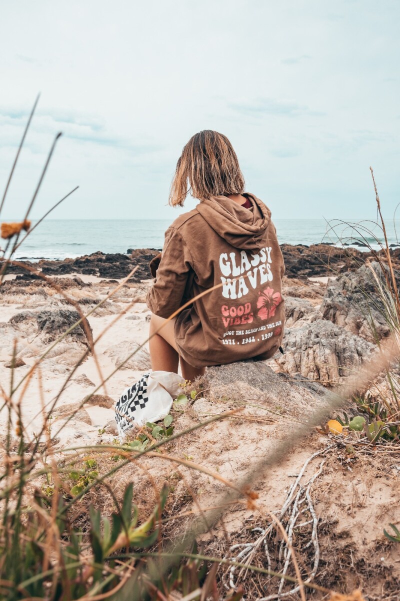 HOODIE GOOD VIBES / Marrón U