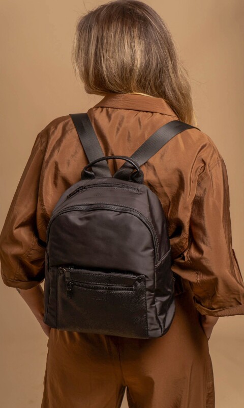 MOCHILA ORQUIDEA NEGRO