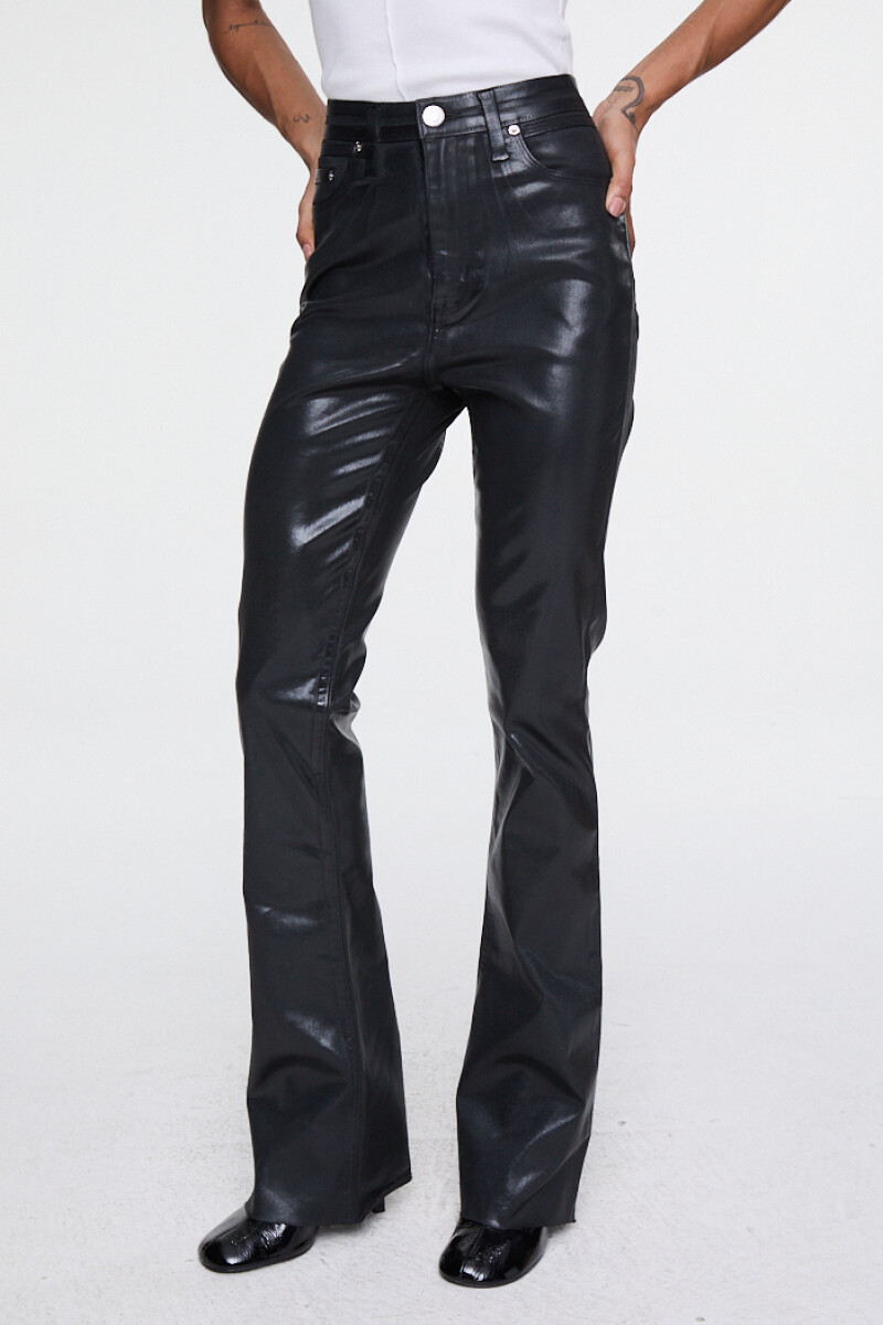 PANTALÓN DENIM SÍMIL CUERO Negro