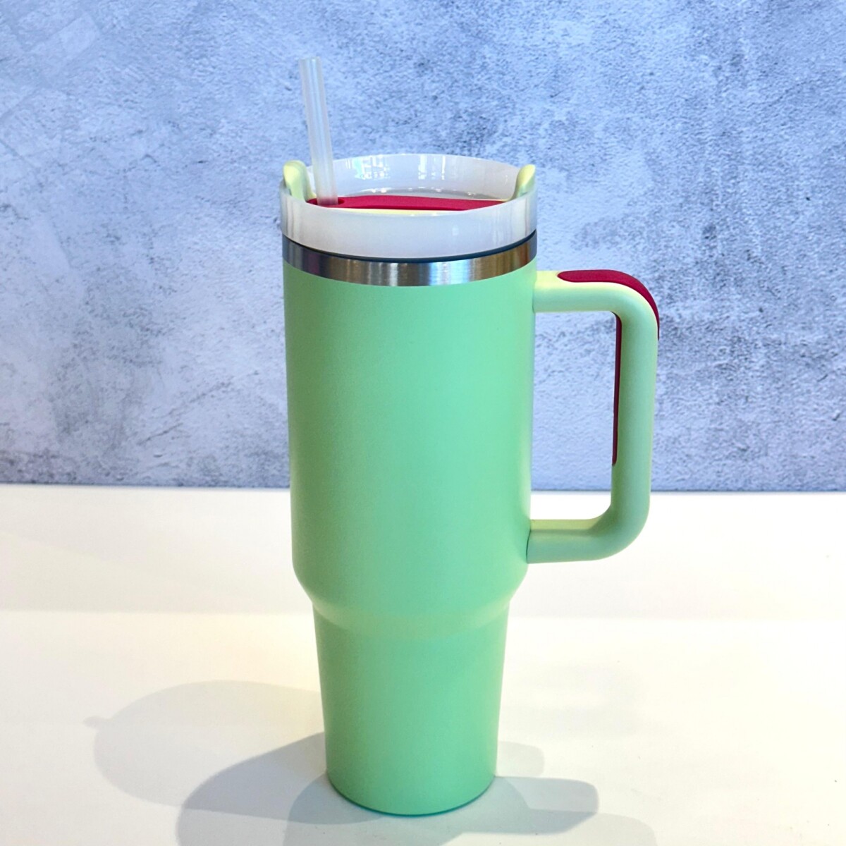 Vaso Térmico De Acero Con Asa 1L Medidas: Alto 26cm x Ø10cm 