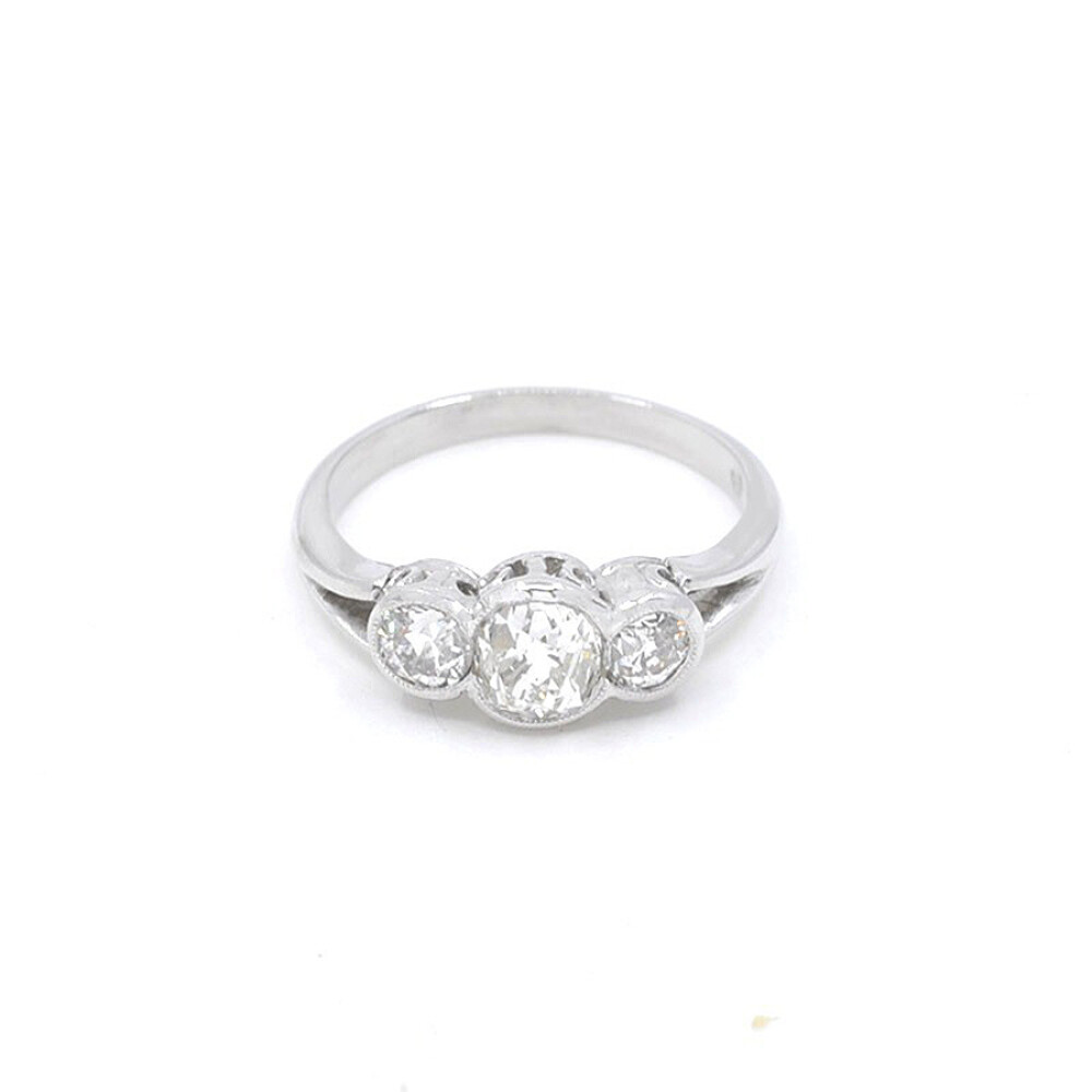 Anillo Estilo Antiguo En Platino Y Brillantes Anillo Estilo Antiguo En Platino Y Brillantes