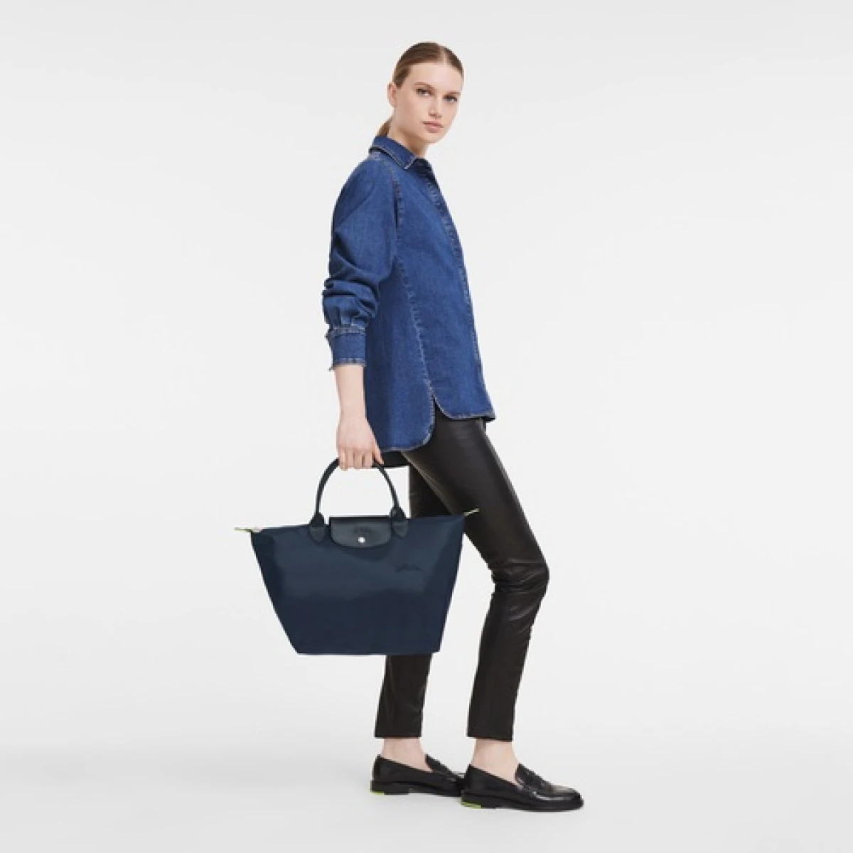 Longchamp -Cartera Longchamp plegable de nylon con cierre y asa corta, Le pliage green M - Azul 
