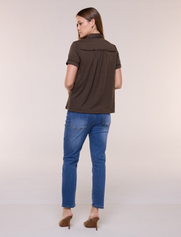 Camisa Con Alforzas Y Puntilla MARRON