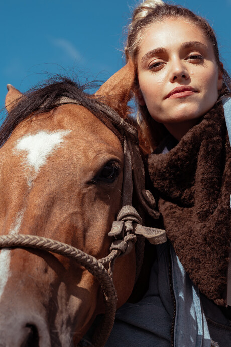 Triangle Warm Neck Chocolate