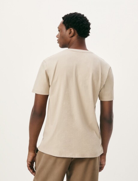 CAMISETA BÁSICA WORLD CUELLO EN V BEIGE