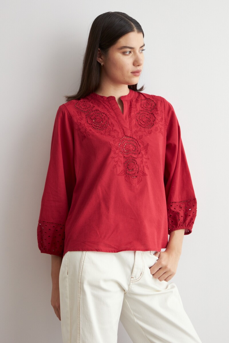 Blusa romantica bordada carmesí
