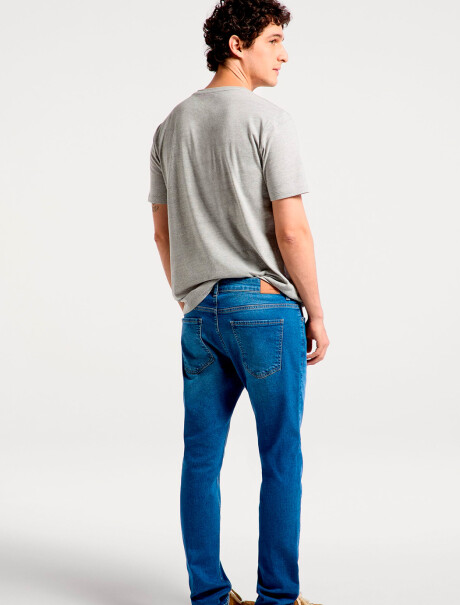 PANTALONES VAQUEROS AJUSTADOS BÁSICOS CON ELASTANO AZUL