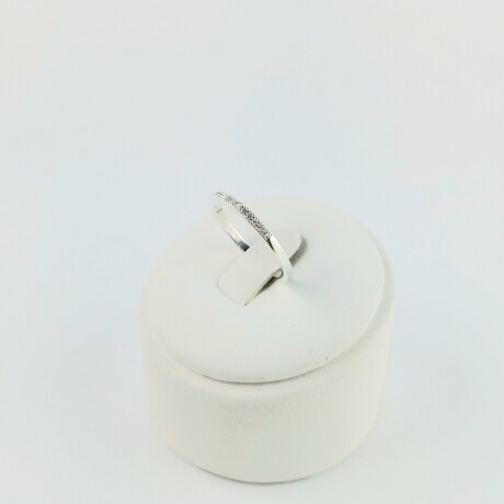 Anillo Fiona en plata 925 con circonias, Modelo Medio sin fin. Anillo Fiona en plata 925 con circonias, Modelo Medio sin fin.
