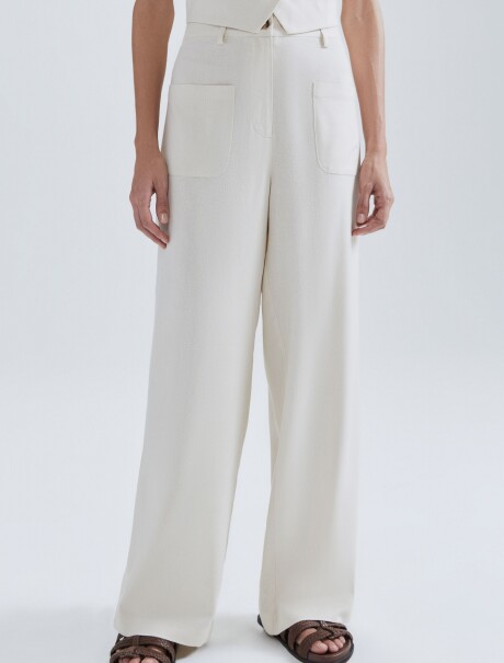 PANTALÓN RECTO CON BOLSILLOS BEIGE