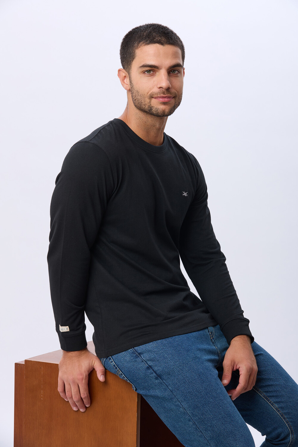 REMERA LISA DE ALGODÓN Negro