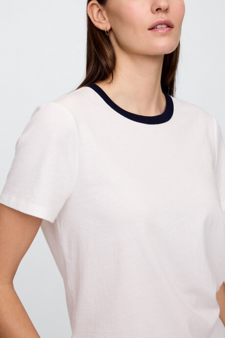 Remera Básica Cuello Redondo Mujer White Uk