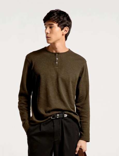 CAMISETA TÉRMICA DE ALGODÓN MODELO HENLEY VERDE