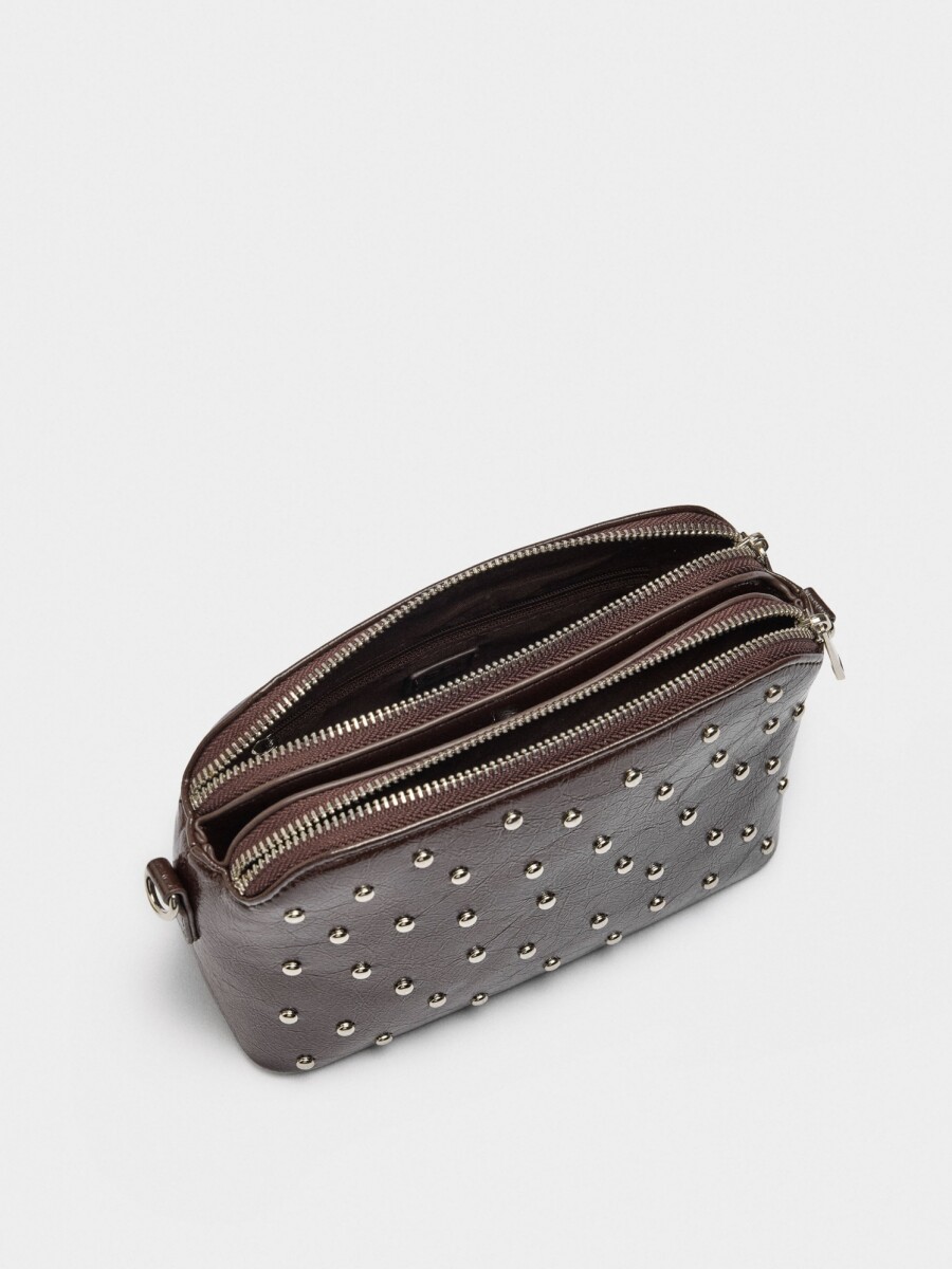 Bolso Bandolera Con Tachuelas marron
