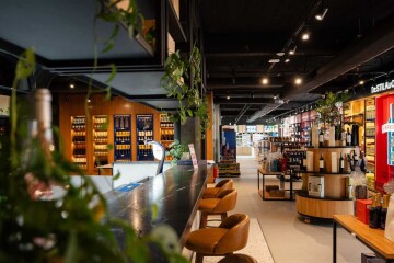 Realizá tus compras y mientras disfrutás del bar