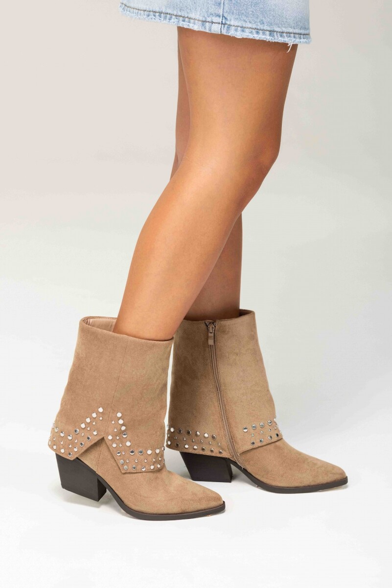 BOTA CORTA TACHA - Beige 