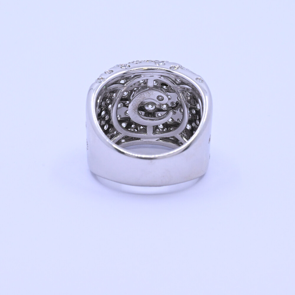 Anillo oro 18k blanco con brillantes engarce pavé. Anillo oro 18k blanco con brillantes engarce pavé.