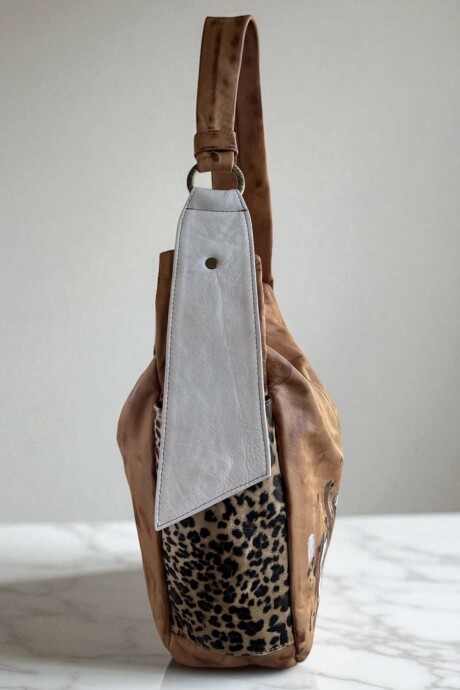 Cartera DEMI Con Arte Pintado A Mano Color Suela