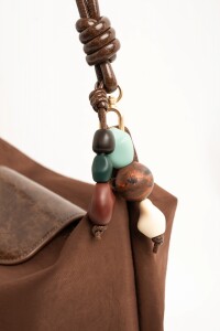 Cartera Con Charm Chocolate