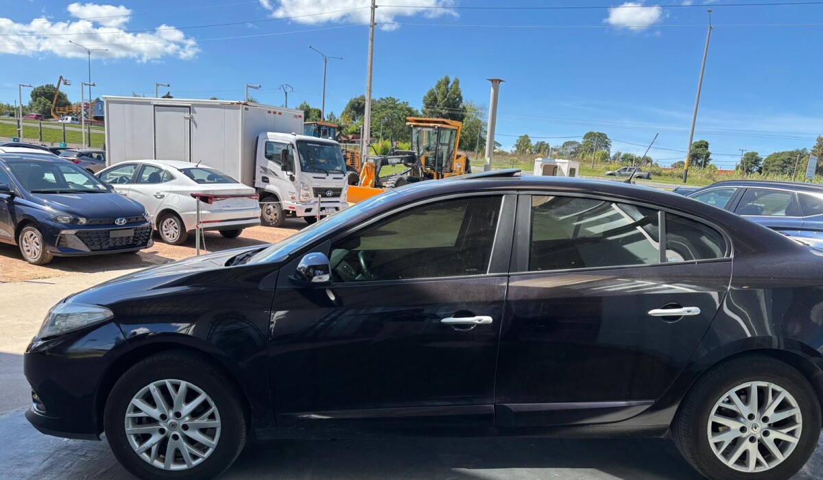 Renault Fluence Dynamique 2,0 MT - 2016 Renault Fluence Dynamique 2,0 MT - 2016